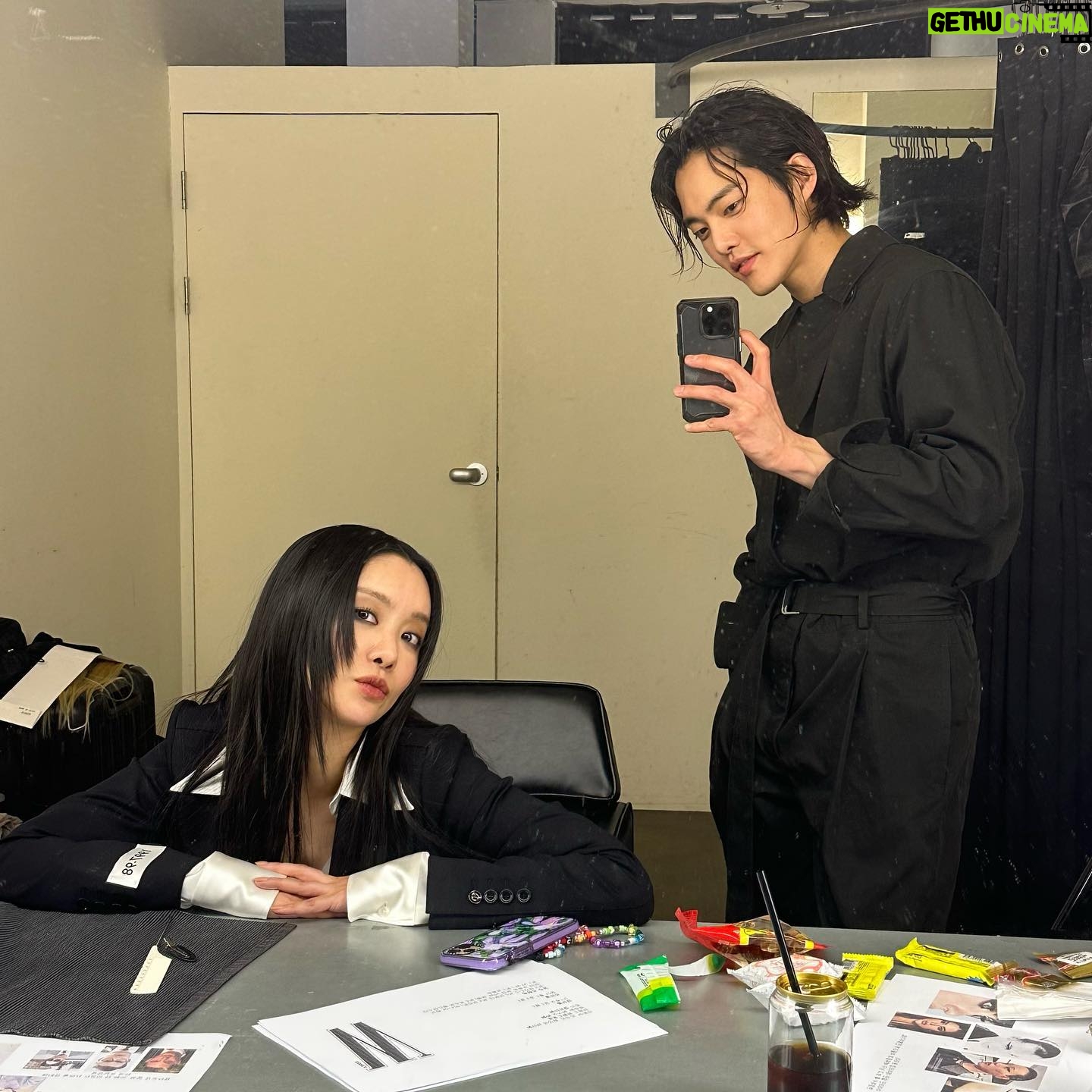 Kim Gun-woo - 103.7K Likes - 퍼스트 클래스 태워준다고 혜정아🤬🤣