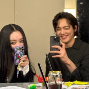 Kim Gun-woo Instagram - 퍼스트 클래스 태워준다고 혜정아🤬🤣