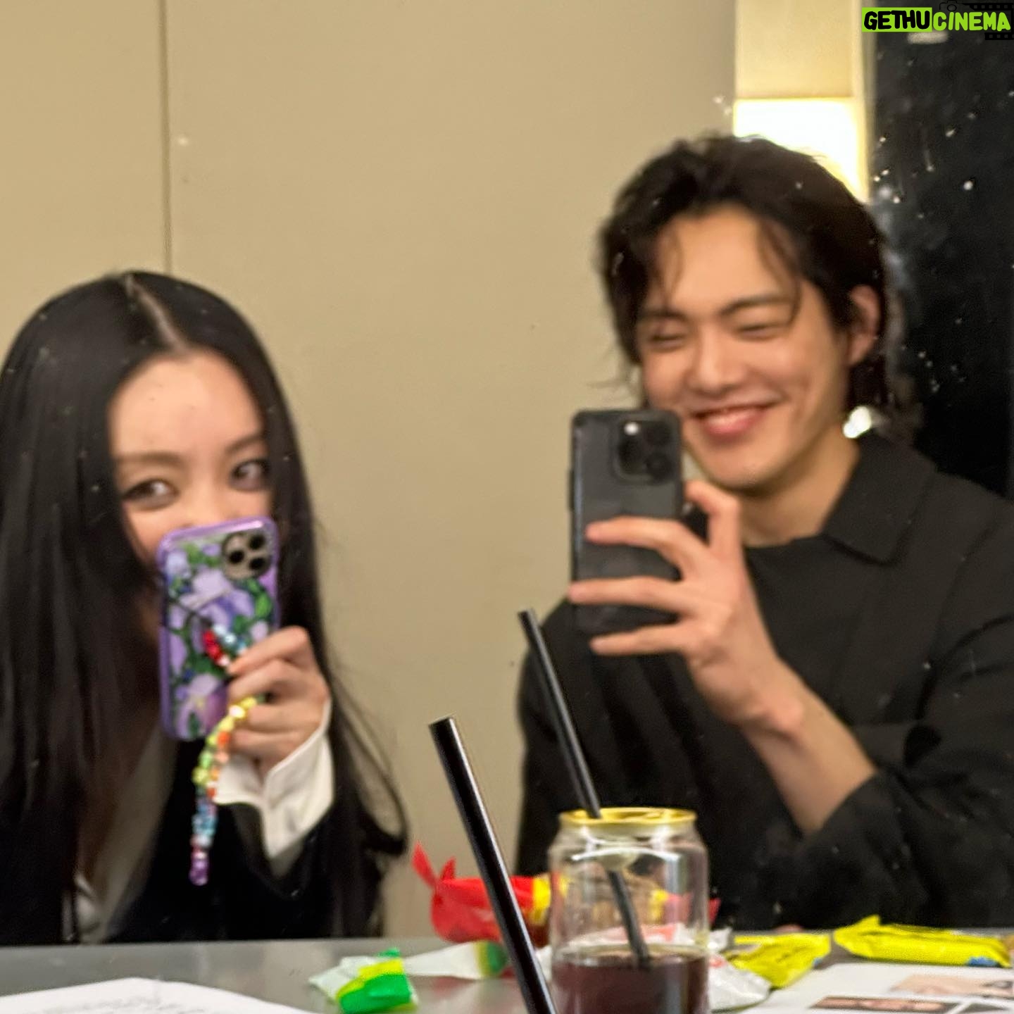 Kim Gun-woo - 103.7K Likes - 퍼스트 클래스 태워준다고 혜정아🤬🤣