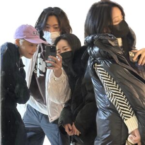 Kim Gun-woo Instagram - 고마워 세 자매 사랑해❤ (축하가 좀 늦긴 했지만)