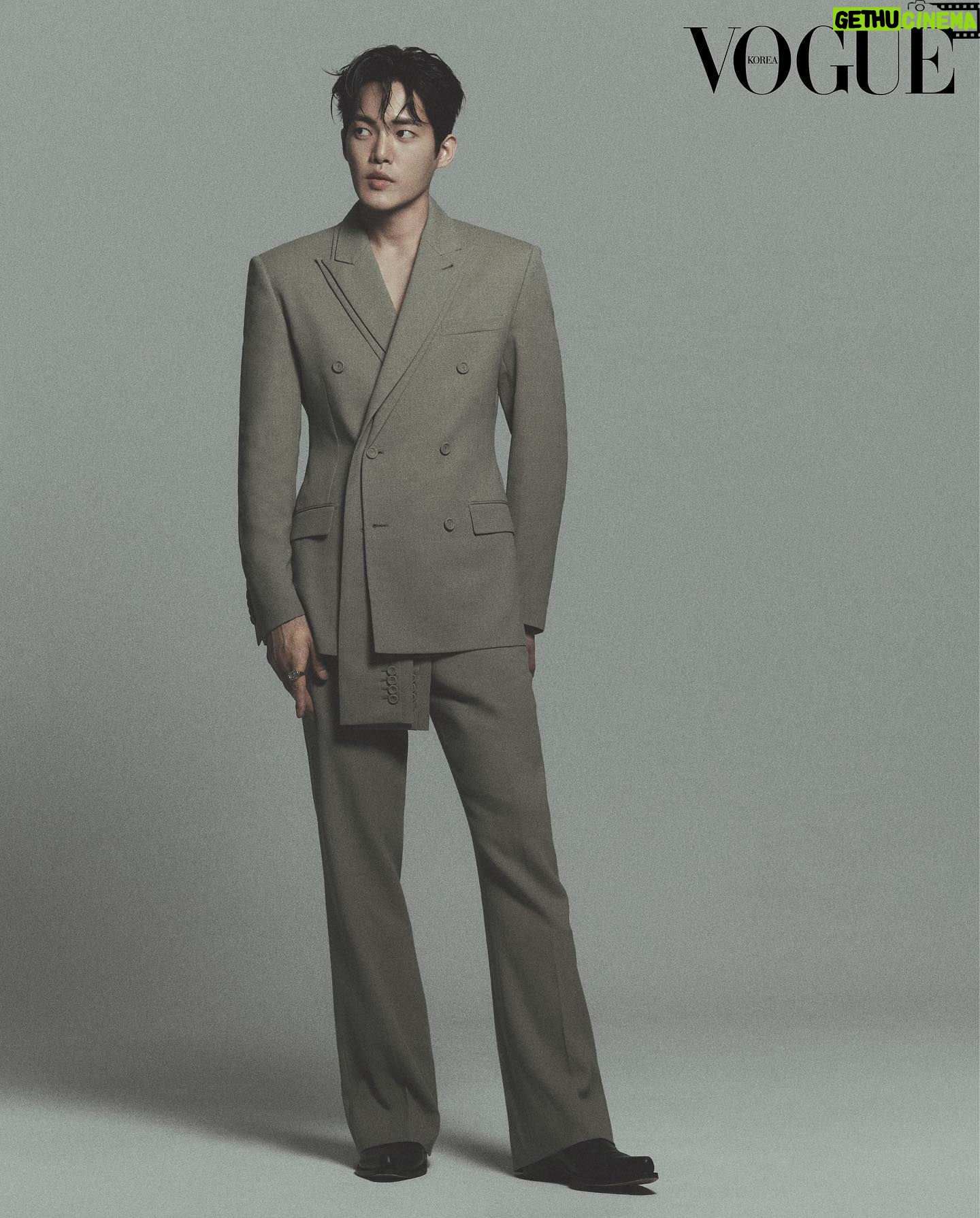 Kim Gun-woo - 34.4K Likes - @voguekorea 🩵