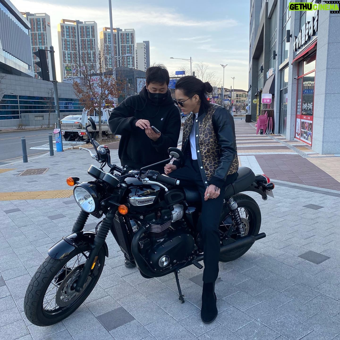 Kim Gun-woo - 35.6K Likes - Vroom vroom 🏍️
