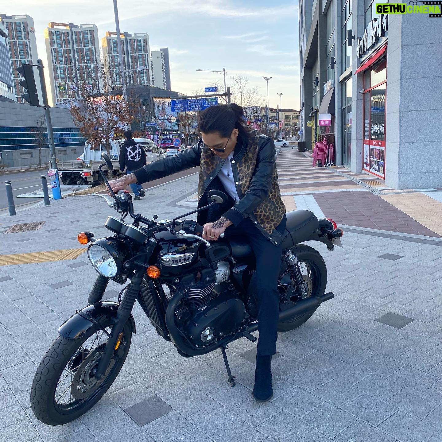 Kim Gun-woo - 35.6K Likes - Vroom vroom 🏍️