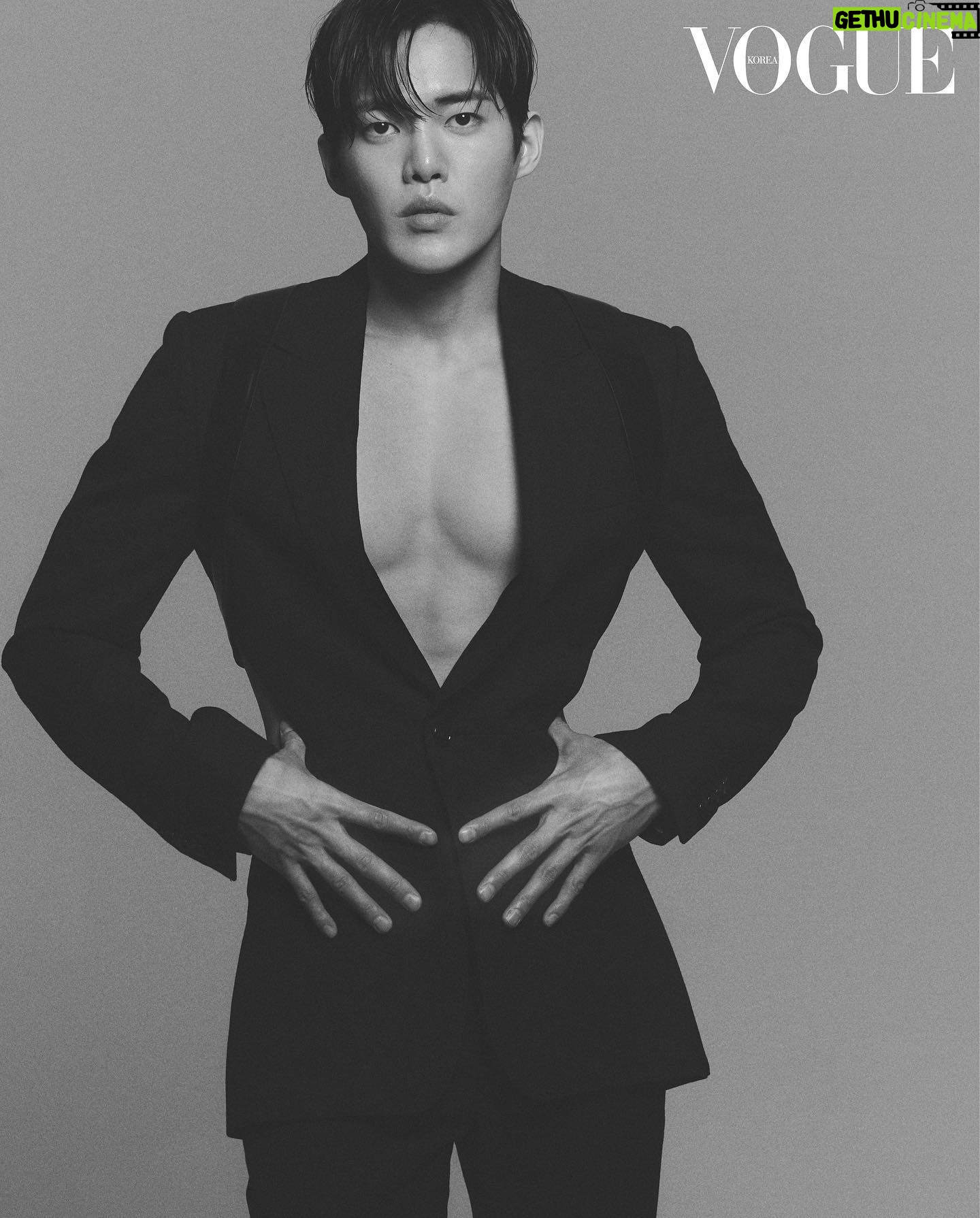 Kim Gun-woo - 45.3K Likes - @voguekorea 💚