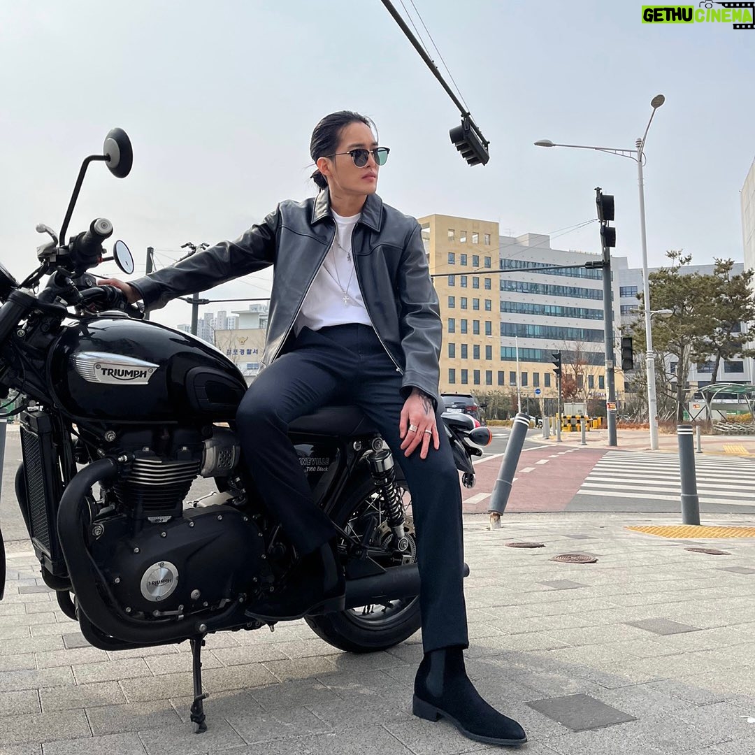 Kim Gun-woo - 35.6K Likes - Vroom vroom 🏍️