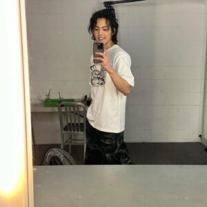 Kim Gun-woo Instagram - hand명오✅😙😄