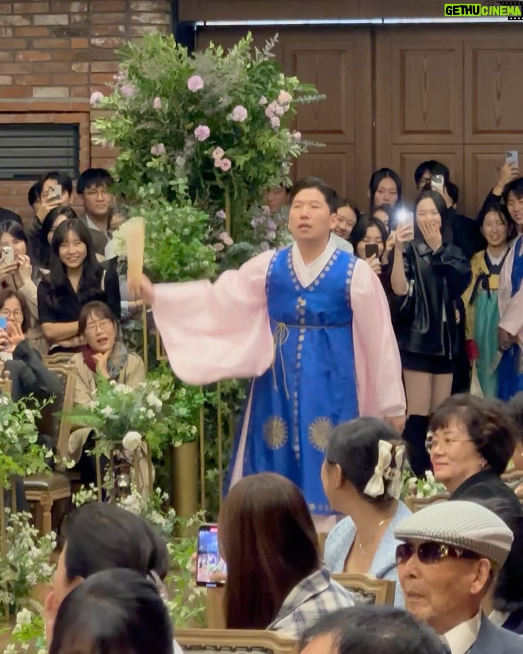 Kim Gun-woo - 33.9K Likes - 다은이 언이 결혼식 🥳💛