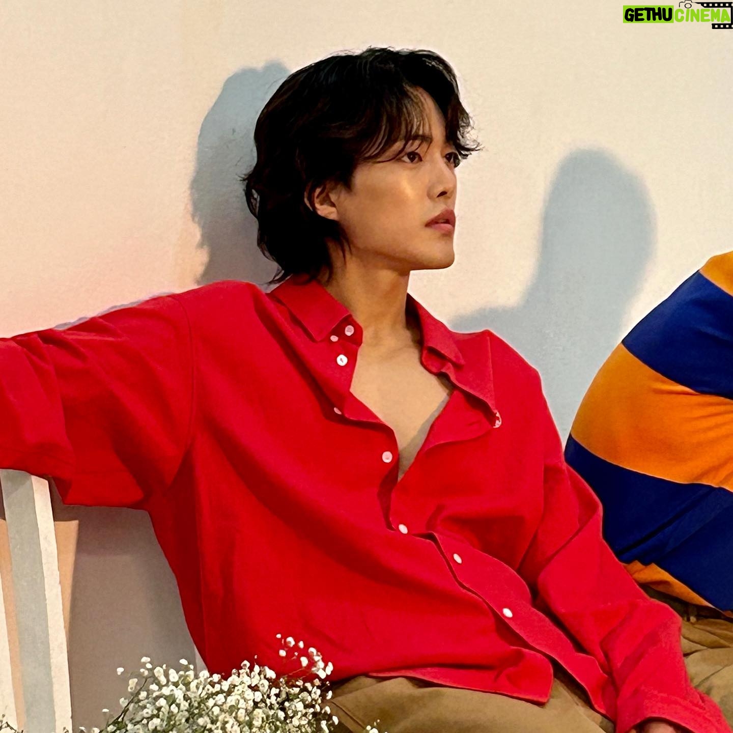 Kim Gun-woo - 35.6K Likes - 뮤지컬 빠리빵집 ~ 6월 25일✅ B컷!