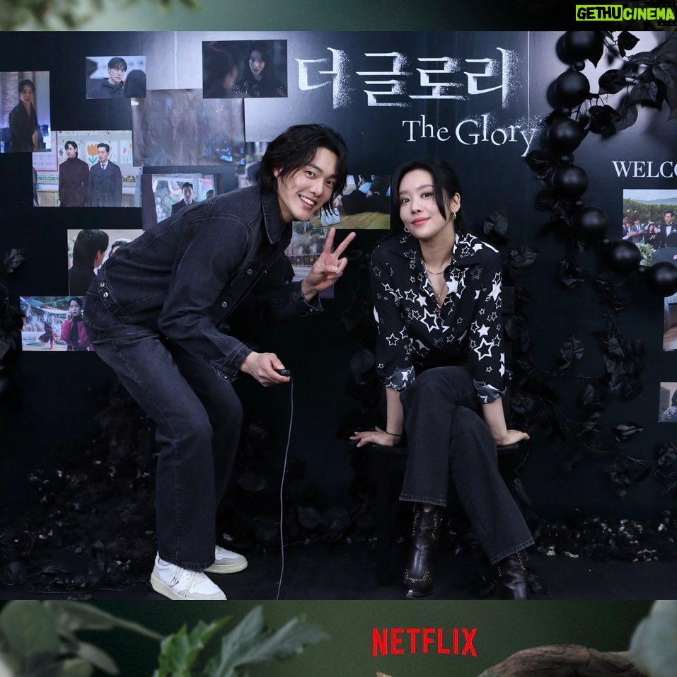 Kim Gun-woo - 70K Likes - 더 글로리 파트 1에 보내주신 정말 엄청난 사랑에 다시 한번 감사함을 표합니다.
어쩌면 더 이상의 사랑은 무의미할 정도로 과분한 사랑을 받았습니다.
오늘 파트 2가 공개되는데요 이 사랑에 보답 드릴 수 있는
파트 2가 되기를 간절히 소망하며 우리 같이 울고 웃으며 화내고 소리치면서 즐겨보아요! 사랑합니다❤
#netflix #theglory