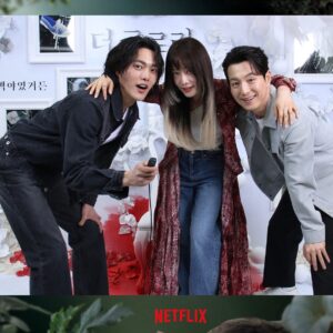 Kim Gun-woo Instagram - 더 글로리 파트 1에 보내주신 정말 엄청난 사랑에 다시 한번 감사함을 표합니다.
어쩌면 더 이상의 사랑은 무의미할 정도로 과분한 사랑을 받았습니다.
오늘 파트 2가 공개되는데요 이 사랑에 보답 드릴 수 있는
파트 2가 되기를 간절히 소망하며 우리 같이 울고 웃으며 화내고 소리치면서 즐겨보아요! 사랑합니다❤
#netflix #theglory