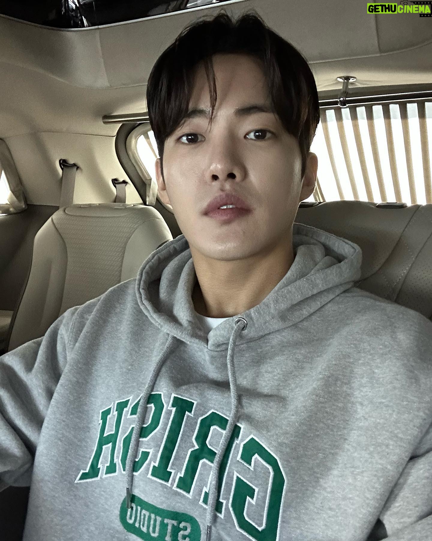 Kim Gun-woo - 43.2K Likes - haircut✂️✅✅