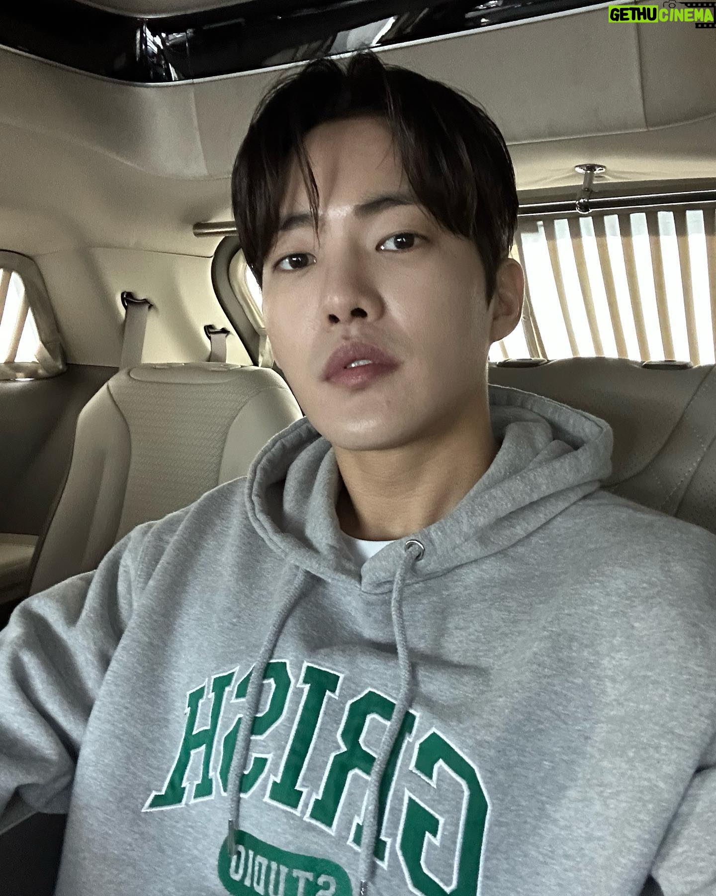 Kim Gun-woo - 43.2K Likes - haircut✂️✅✅