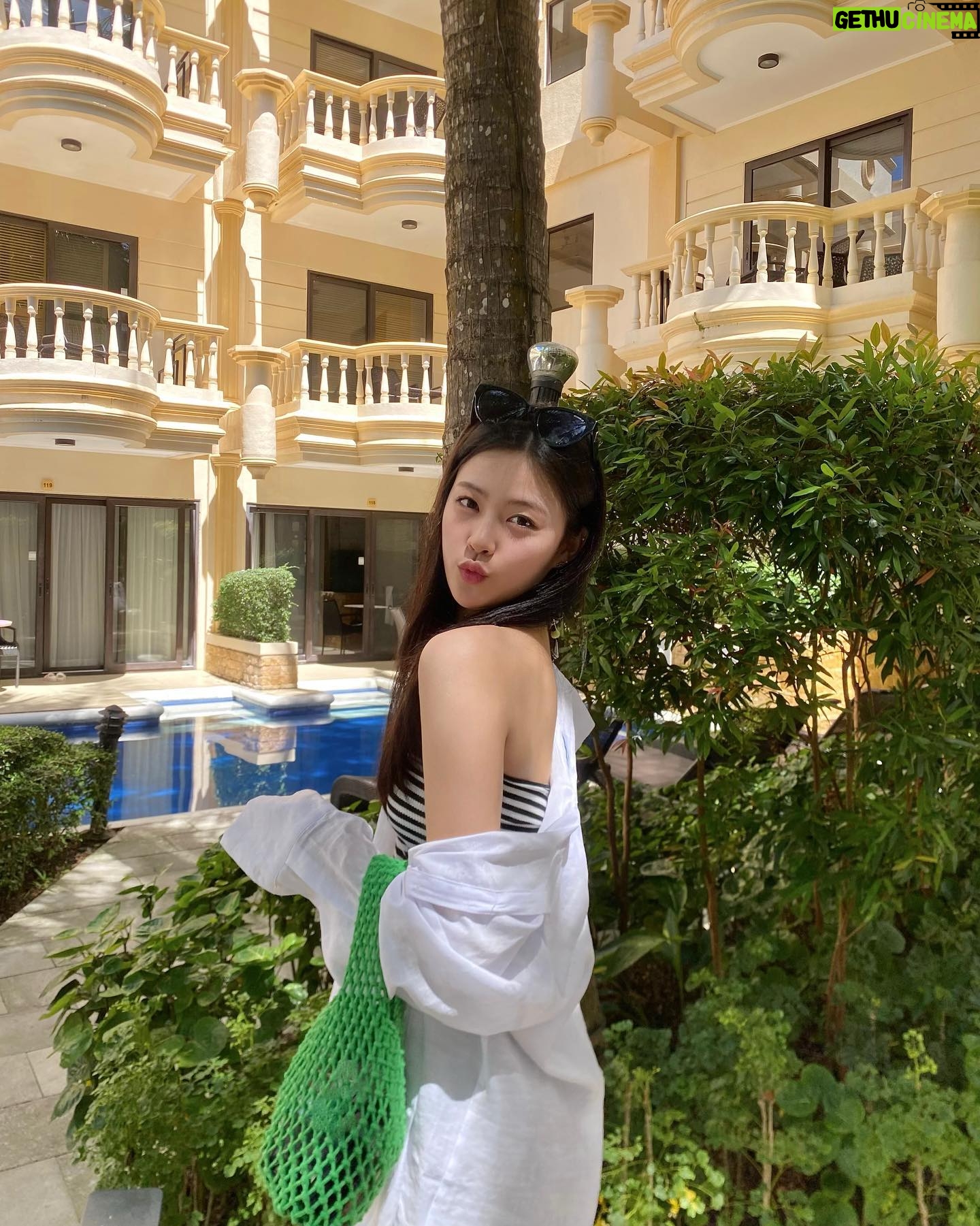 Kim Gyu-yeon - 3 Likes - 너무 예쁜 보라카이💙