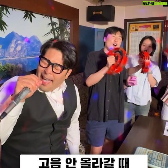 Kim Hae-jun - 21.7K Likes - 노래방 고음 자연스럽게 넘기는 연기
How to sing when you're voice isn't high enough
#실용연기 #노래방 #kpop
#ActiveActing #Karaoke #kpop