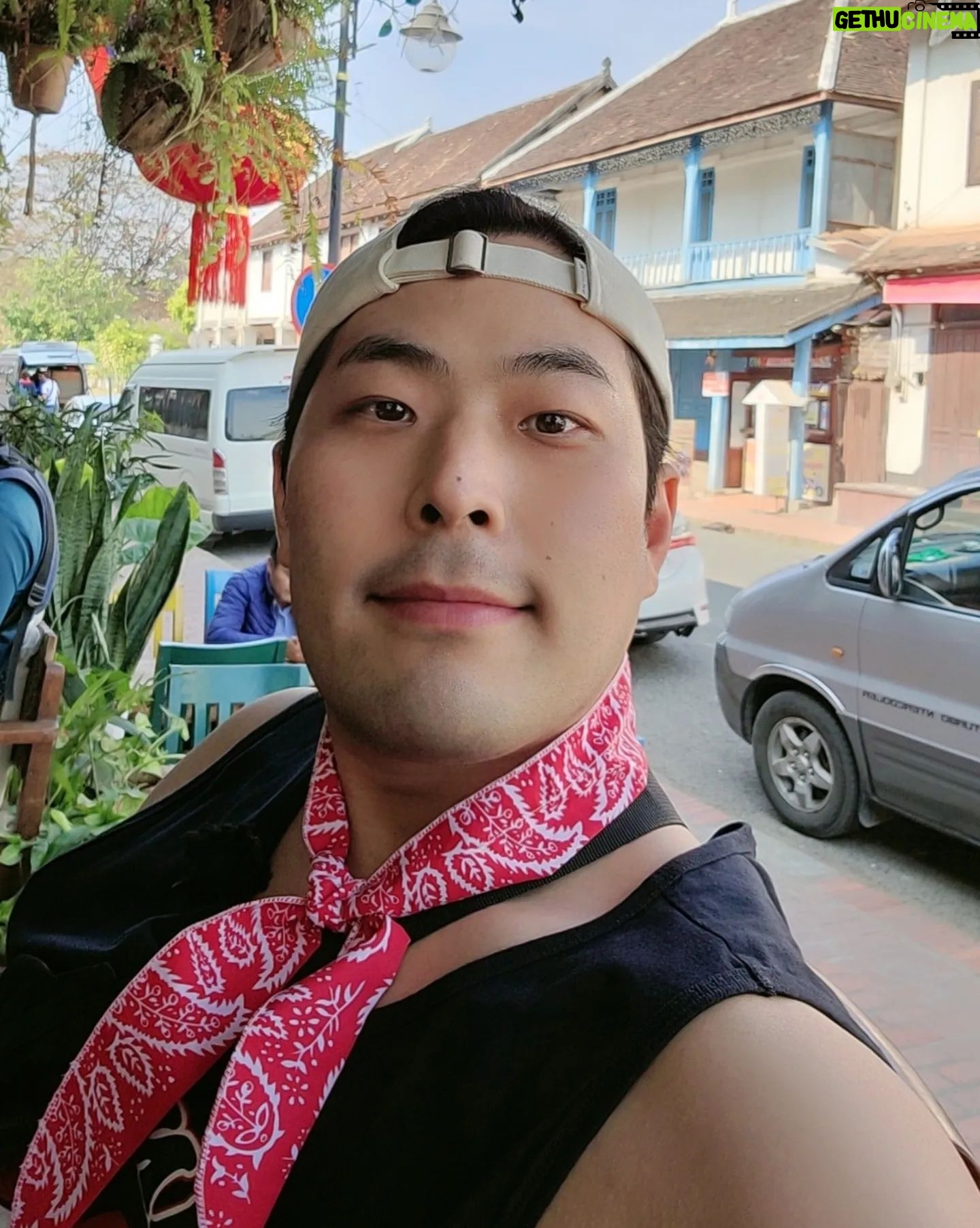 Kim Hae-jun - 4.1K Likes - .
로은이아버님과
라오스에서👍
#김용명 #김해준
#배틀트립2 #라오스