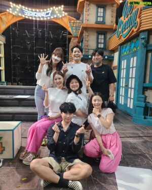 Kim Hae-jun Instagram - .
6개월 금방 지나갔네요~
처음 만났을때 
회의도 많이하고
우여곡절 많았는데 
너무 즐겁게 지내온것 같습니다~
매번 많이 배웠고 감사했습니다!!
분장후설렘 안녕~!!!

#코빅 #분장후설렘