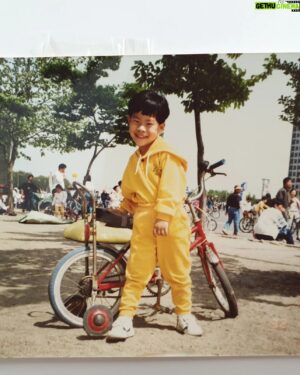 Kim Hae-jun Instagram - .
지금 브이 못해요 아빠.

#5월5일 #어린이날 #어린이