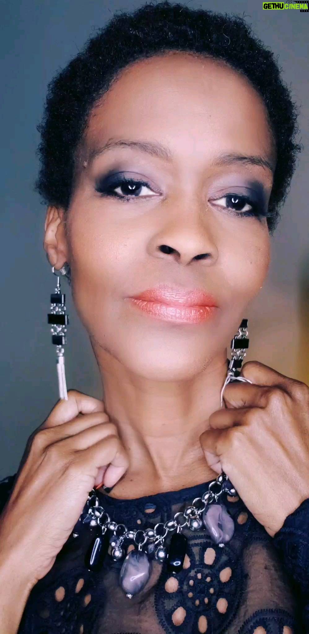 Kim Hawthorne - 168 Likes - š¬The Actor's job is to tell the truth. Leave the tricks. Find the truth of a moment, multiply that and you've succeeded in breathing life into your character. š¬
Follow me @kimhawthornecoaching for more insights on acting. š
#thekimhawthorne #kimhawthorne #greenleaf #workingactor #acting #actorlife #advice