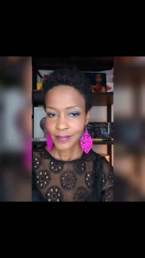 Kim Hawthorne Instagram - Hayyp Monday💞

#mondaymotivation
#thekimhawthorne #kimhawthorne #agape #littleblackdress #greenleaf