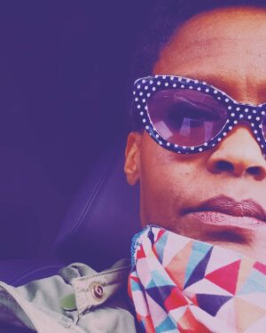 Kim Hawthorne Instagram - I might be a female brooder! I always think deeply, ponder the hows and whys of life, seek to see the underlying meaning in everything.  Curious.

Happy Monday. 💙

#thekimhawthorne #kimhawthorne #blessed #greenleaf #mommy #entrepreneur #theregalwrap