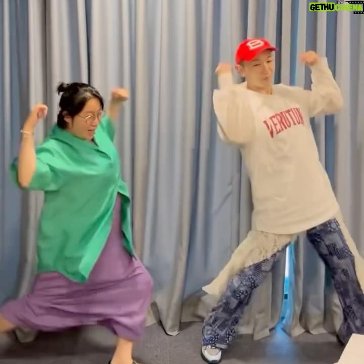 Kim Ho-young - 2.8K Likes - 영턱스클럽 정 알아~~~ 몰라~~!? 😆 with @kim_younghee
.
아니 ㅋㅋ 우리 둘이 맞춰본 것도 아닌데 ㅎㅎㅎ 왜이래 🤣