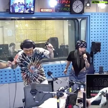 Kim Ho-young - 3.1K Likes - 광란의 #파워타임 #호파타 #호클럽 with #군조크루 🔥🔥
.
#파워타임레드카펫 #초대게스트 #군조크루 @koonzo_crew
.
군조크루의 에너지에 모두가 다 반했던 시간 🤩
.
#군조 #선엘 #지혜 #찬일