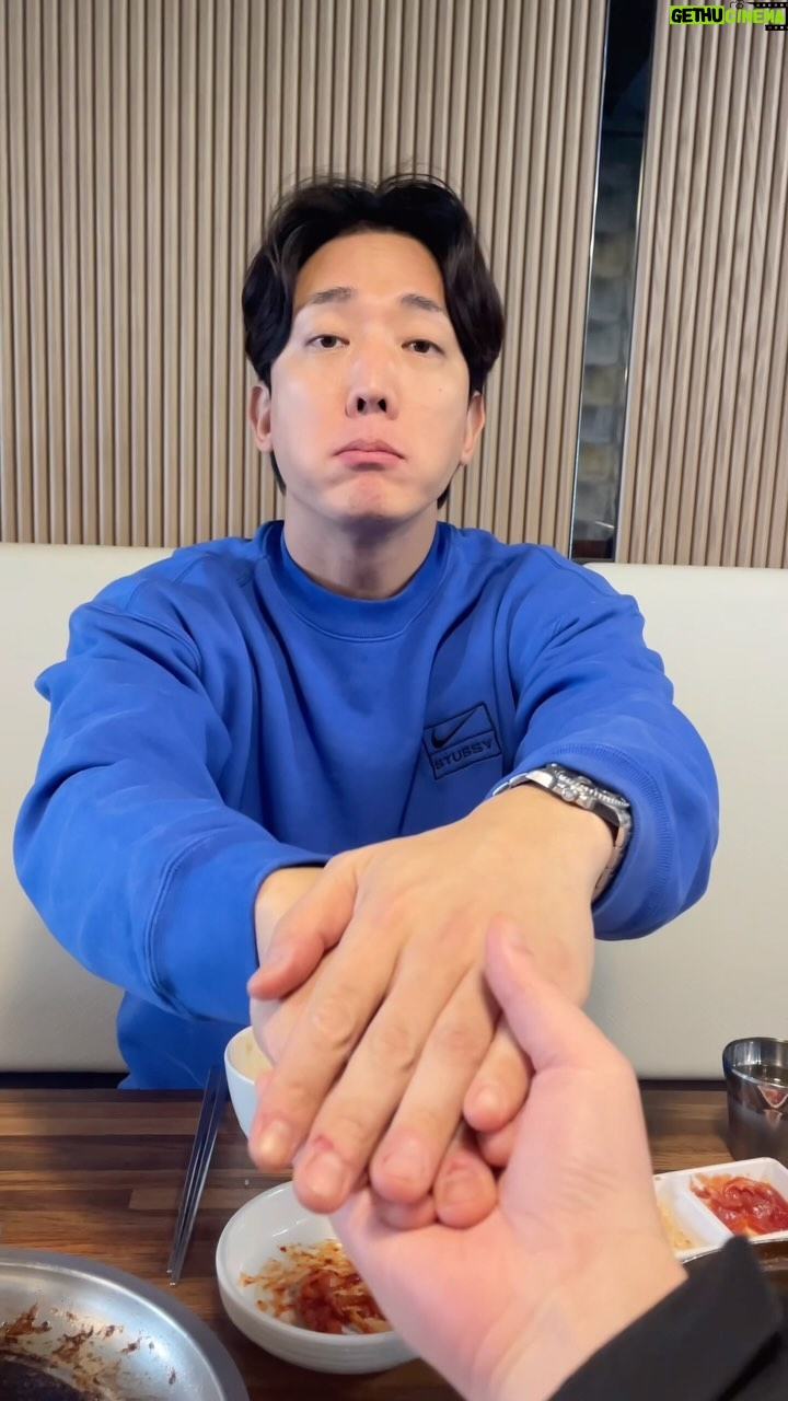 Kim Hwan - 3K Likes - 새해 목표: 소식, 다이어트!🤬