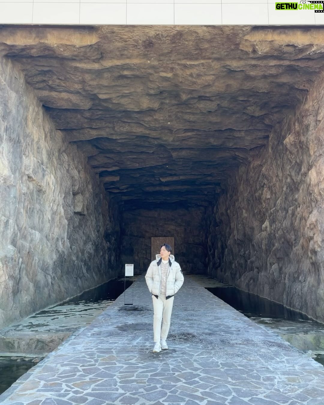Kim Hwan - 0.9K Likes - 겨울 골프 시작!🏌🏻
따뜻하고 좋은 옷에 비해 굿샷 하지는 못했지만
최기X형을 가볍게 눌러줬다🫢
#파리게이츠#pearlygates#협찬