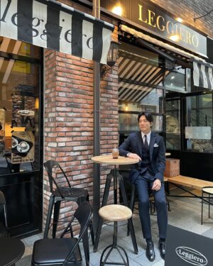 Kim Hwan Instagram - 식사 하셨나요?
소화 안 되세요?
토하세요..🤮