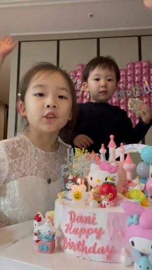 Kim Hwan Instagram - 눈에 넣으면 아플까?
My Baby🩷

#김다니시집안보내기프로젝트 
#김태오자연방목프로젝트