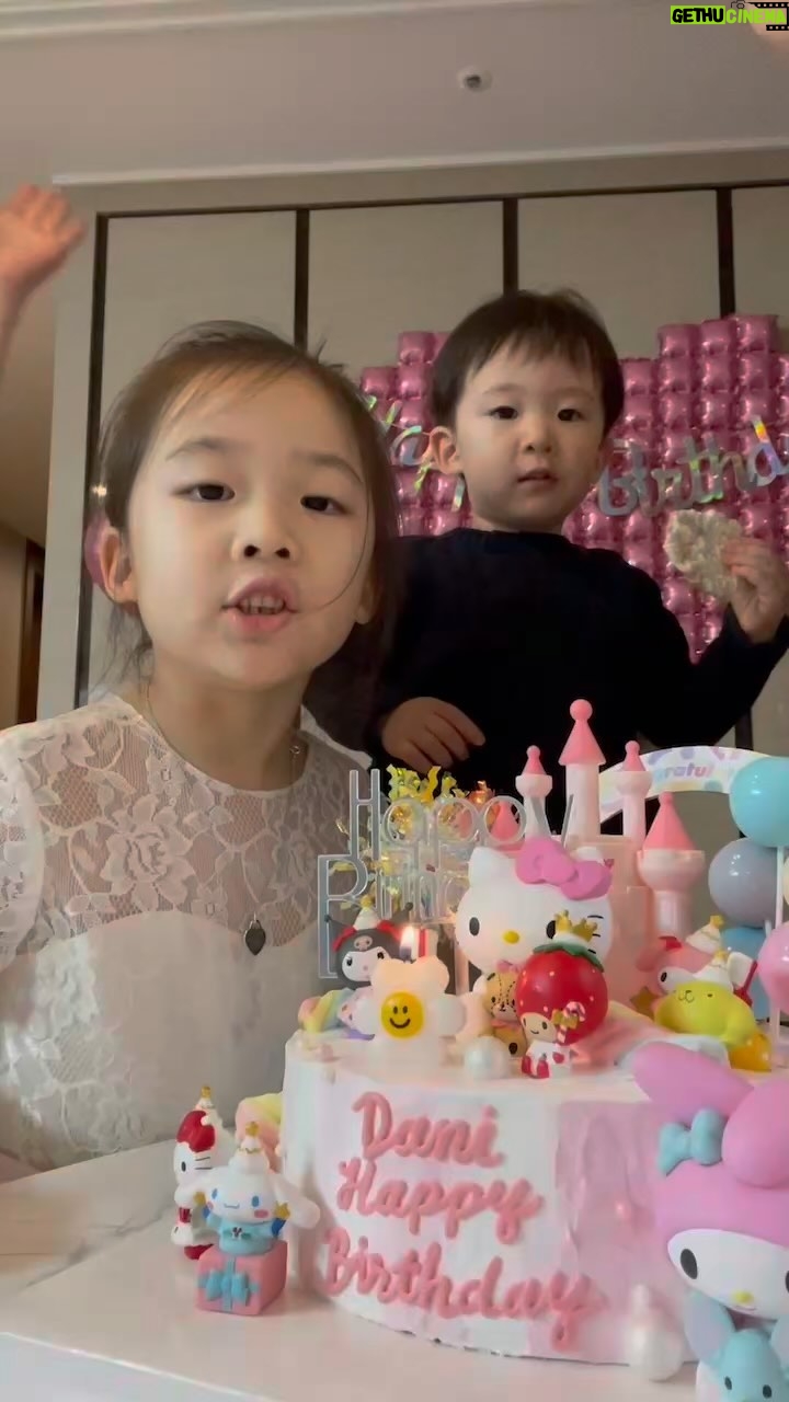 Kim Hwan - 1.1K Likes - 눈에 넣으면 아플까?
My Baby🩷
#김다니시집안보내기프로젝트
#김태오자연방목프로젝트