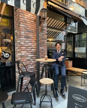 Kim Hwan Instagram - 식사 하셨나요?
소화 안 되세요?
토하세요..🤮