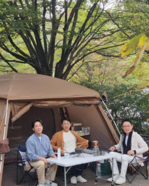 Kim Hwan Instagram - #동상이몽

사랑하는 손범수선배, 한석준형과
너무 즐거웠습니다!😍🙌