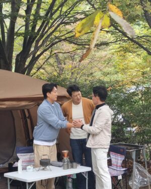 Kim Hwan Instagram - #동상이몽

사랑하는 손범수선배, 한석준형과
너무 즐거웠습니다!😍🙌