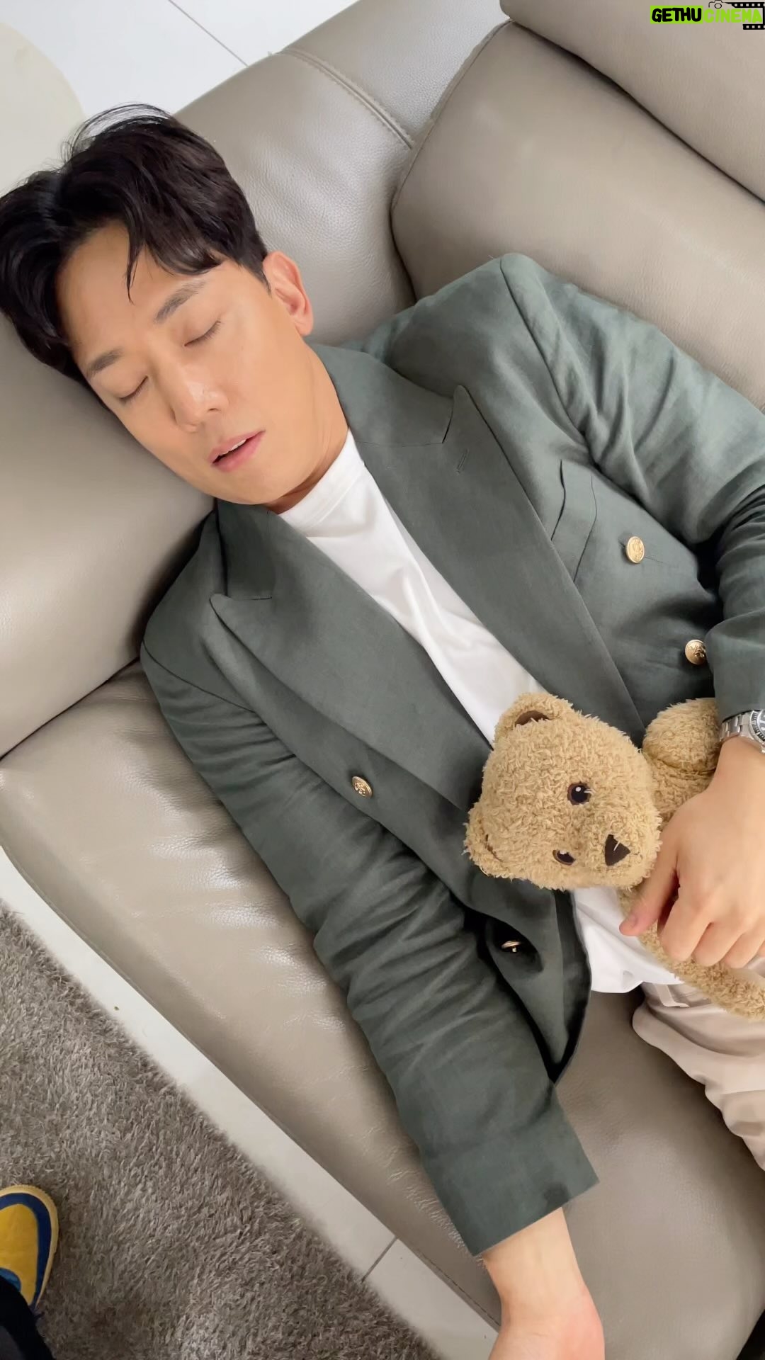 Kim Hwan - 4.6K Likes - 🤚🏻🤚🏻🦶
#reels#reelsinstagram#릴스#환타스틱