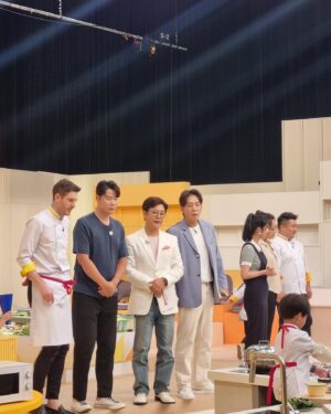 Kim Hwan Instagram - #도전애슐랭아이셰프 
오랜만에 성주 선배와 투컷!

채널A 월)오후09:30