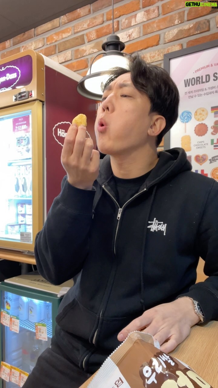 Kim Hwan - 850 Likes - 3초 안에 주워 먹으면 됨.🤢