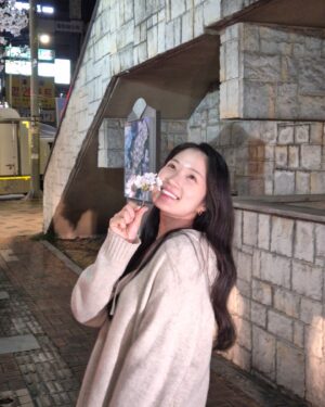 Kim Hye-yoon Instagram - 인생의 한 부분을 임솔이라는 이름으로 살아봐서 너무 행복했고 감사했습니다🫶🏻 흘린 눈물만큼 앞으로는 앞으로 더 혜피하길 바랄게 솔아 너에게 많이 배우고 덕분에 행복했어 어딘가에서 항상 웃으며 좋은일만 가득하길 바랄게🥰 수범 여러분 선재업고튀어 사랑해주셔서 임솔 사랑해주셔서 감사합니다❤️