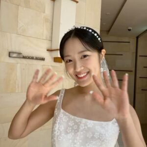Kim Hye-yoon Instagram - 인생의 한 부분을 임솔이라는 이름으로 살아봐서 너무 행복했고 감사했습니다🫶🏻 흘린 눈물만큼 앞으로는 앞으로 더 혜피하길 바랄게 솔아 너에게 많이 배우고 덕분에 행복했어 어딘가에서 항상 웃으며 좋은일만 가득하길 바랄게🥰 수범 여러분 선재업고튀어 사랑해주셔서 임솔 사랑해주셔서 감사합니다❤️