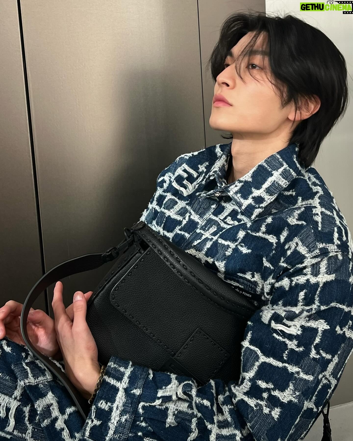 Kim Hyeon-jae - 7.4K Likes - #ź“ź³ @fendi š
ģ¤ķ 1주ė
ģ“ ė #ķė¼ģ“ķėģģø ģģ ģ§ķė āFENDI SS24
Collectionā ķė ģ¤ ķė ģ ķ
ģ“ģ
ģ ė¤ė
ģģµėė¤!
ģ“ė² ķėģģė ķ ģ¤ģ¹“ėģ ķź²½ģ ģ°ģģķ¤ė ģ»¬ė¬ ķė ķøģ Ready-to-wearė¶ķ°, ģ“ė² ģģ¦ ģė”ź² ģź°ķė ķėģ ģź·øėģ² ķ¼ģ¹“ė¶ ė°±ź³¼ ė°ģ¼ķø ė°±ź¹ģ§ ė§ėė³“ģ¤ ģ ģģµėė¤!
#fendi #FendiSS24