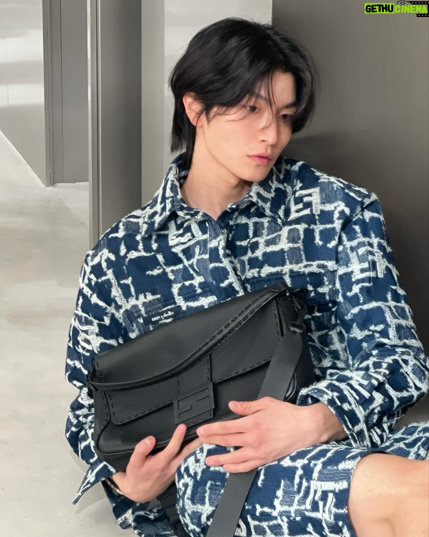 Kim Hyeon-jae - 7.4K Likes - #ź“ź³ @fendi š
ģ¤ķ 1주ė
ģ“ ė #ķė¼ģ“ķėģģø ģģ ģ§ķė āFENDI SS24
Collectionā ķė ģ¤ ķė ģ ķ
ģ“ģ
ģ ė¤ė
ģģµėė¤!
ģ“ė² ķėģģė ķ ģ¤ģ¹“ėģ ķź²½ģ ģ°ģģķ¤ė ģ»¬ė¬ ķė ķøģ Ready-to-wearė¶ķ°, ģ“ė² ģģ¦ ģė”ź² ģź°ķė ķėģ ģź·øėģ² ķ¼ģ¹“ė¶ ė°±ź³¼ ė°ģ¼ķø ė°±ź¹ģ§ ė§ėė³“ģ¤ ģ ģģµėė¤!
#fendi #FendiSS24