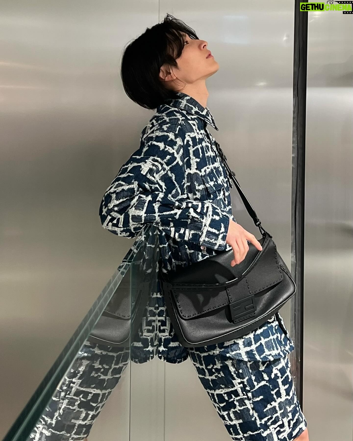 Kim Hyeon-jae - 7.4K Likes - #ź“ź³ @fendi š
ģ¤ķ 1주ė
ģ“ ė #ķė¼ģ“ķėģģø ģģ ģ§ķė āFENDI SS24
Collectionā ķė ģ¤ ķė ģ ķ
ģ“ģ
ģ ė¤ė
ģģµėė¤!
ģ“ė² ķėģģė ķ ģ¤ģ¹“ėģ ķź²½ģ ģ°ģģķ¤ė ģ»¬ė¬ ķė ķøģ Ready-to-wearė¶ķ°, ģ“ė² ģģ¦ ģė”ź² ģź°ķė ķėģ ģź·øėģ² ķ¼ģ¹“ė¶ ė°±ź³¼ ė°ģ¼ķø ė°±ź¹ģ§ ė§ėė³“ģ¤ ģ ģģµėė¤!
#fendi #FendiSS24