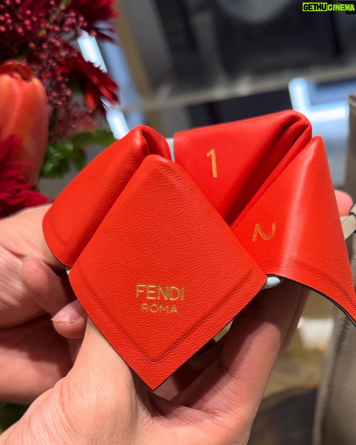 Kim Hyeon-jae - 7.4K Likes - #ź“ź³ @fendi š
ģ¤ķ 1주ė
ģ“ ė #ķė¼ģ“ķėģģø ģģ ģ§ķė āFENDI SS24
Collectionā ķė ģ¤ ķė ģ ķ
ģ“ģ
ģ ė¤ė
ģģµėė¤!
ģ“ė² ķėģģė ķ ģ¤ģ¹“ėģ ķź²½ģ ģ°ģģķ¤ė ģ»¬ė¬ ķė ķøģ Ready-to-wearė¶ķ°, ģ“ė² ģģ¦ ģė”ź² ģź°ķė ķėģ ģź·øėģ² ķ¼ģ¹“ė¶ ė°±ź³¼ ė°ģ¼ķø ė°±ź¹ģ§ ė§ėė³“ģ¤ ģ ģģµėė¤!
#fendi #FendiSS24