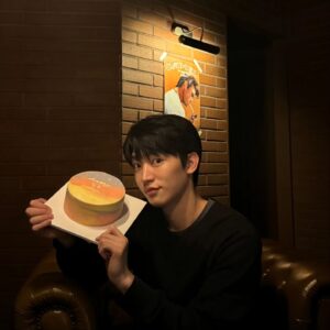 Kim Hyun Wook Instagram - 생일을 축하해주셔서 감사드려요 ❣️