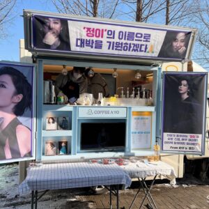 Kim Hyun-joo Instagram - #JUNG_E 드디어... 1/20
#장난감#총 (훈련용) 더 멋진 총은 #netflix #JUNg_E 에서..내가 더 #기다림 #연상호감독님 감사해요 #강수연 선배님 존경하고 보고싶어요 #류경수 며칠뒤에 만나 -#김현주 정이
#trolley#event 다다음주에 만나요~