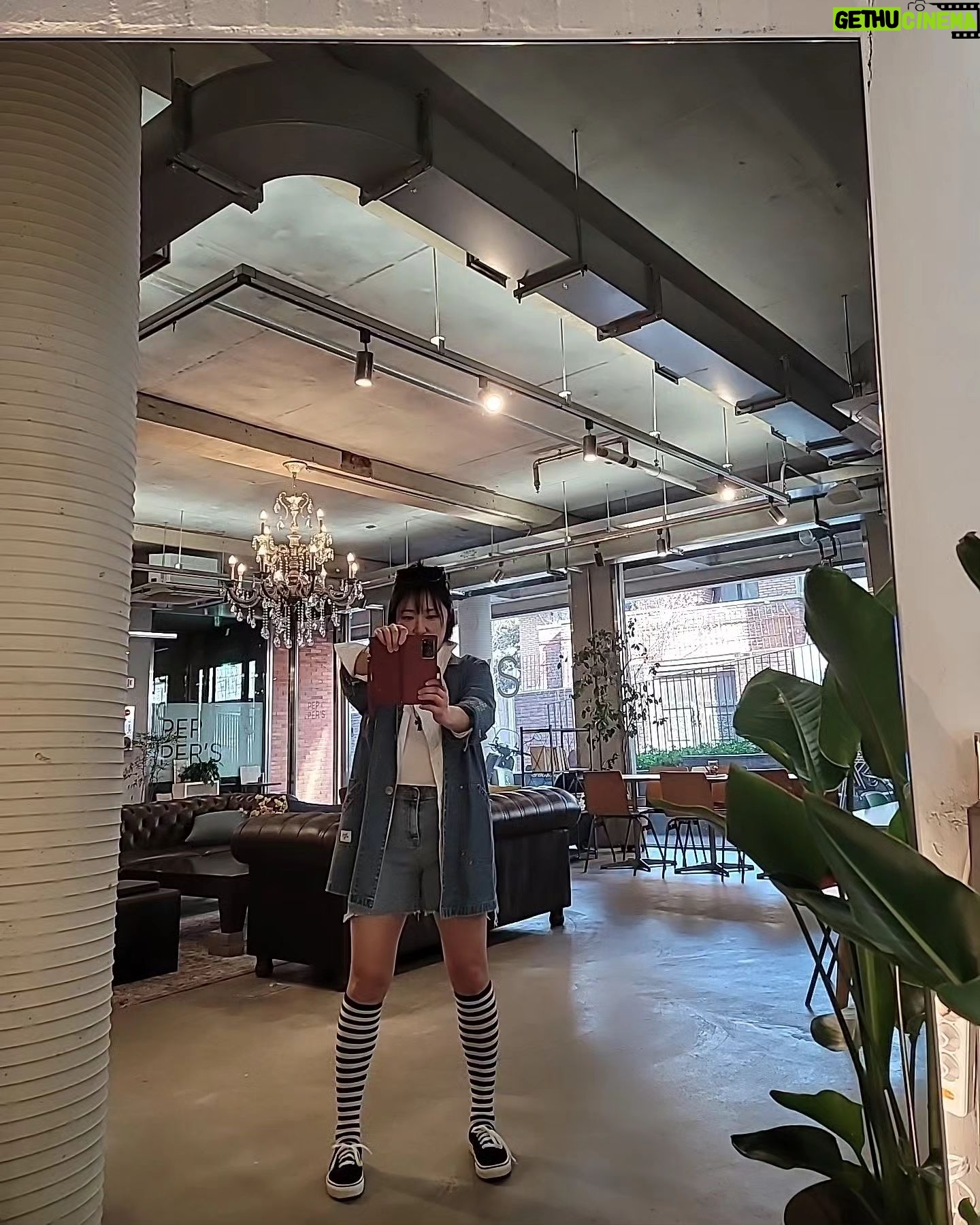 Kim Hyun-sook - 628 Likes - #어제#내맘대로룩북#전야제#조롱하는매니저#엘리베이터샷 해달라며#아트스튜디오#고즈넉한분위기#단체모임도가능