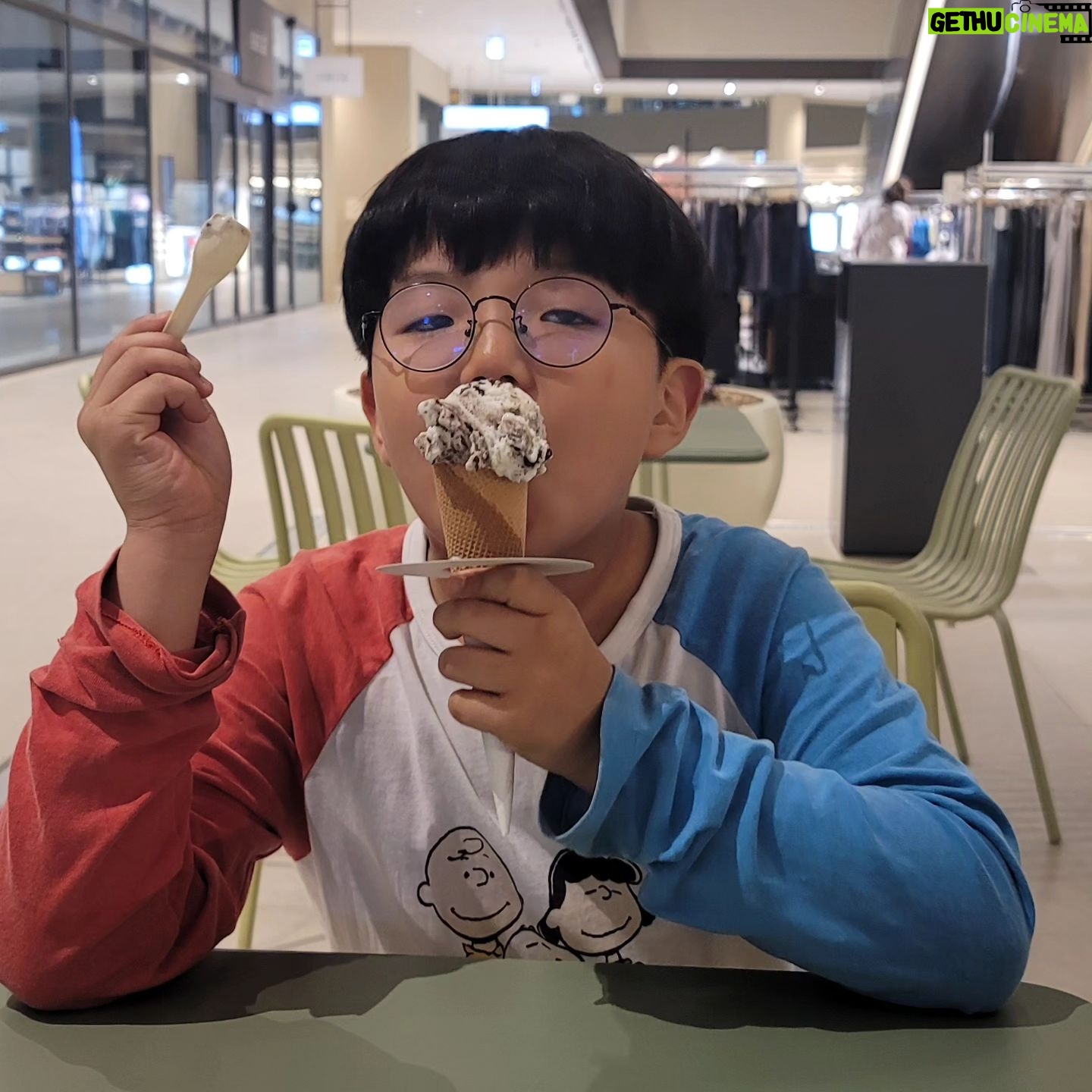 Kim Hyun-sook - 0.9K Likes - #그가왔다#방학시작이다#벌써피곤한건기분탓인가#사랑으로다이긴다