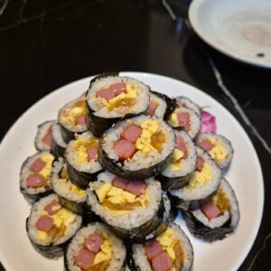 Kim Hyun-sook Instagram - #집김밥#어언몇주전#밀양#부모님도다좋아하셔서리
#해달라는포즈다해주는아들#존재만으로도감사한데#우찌네가내아들로태어났나#감사할따름