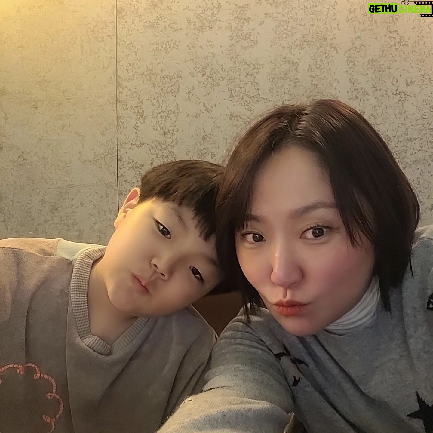 Kim Hyun-sook - 611 Likes - #♡♡♡#말이필요없는사이#니가있어행복하고#맥주와치킨은덤#ㅎㅎ#우리의밤
