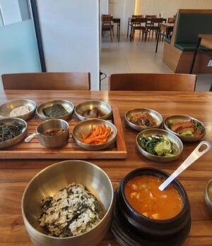 Kim Hyun-sook Instagram - #어제#전입신고후#바로#홀로#곤드레밥#아이고#좋다